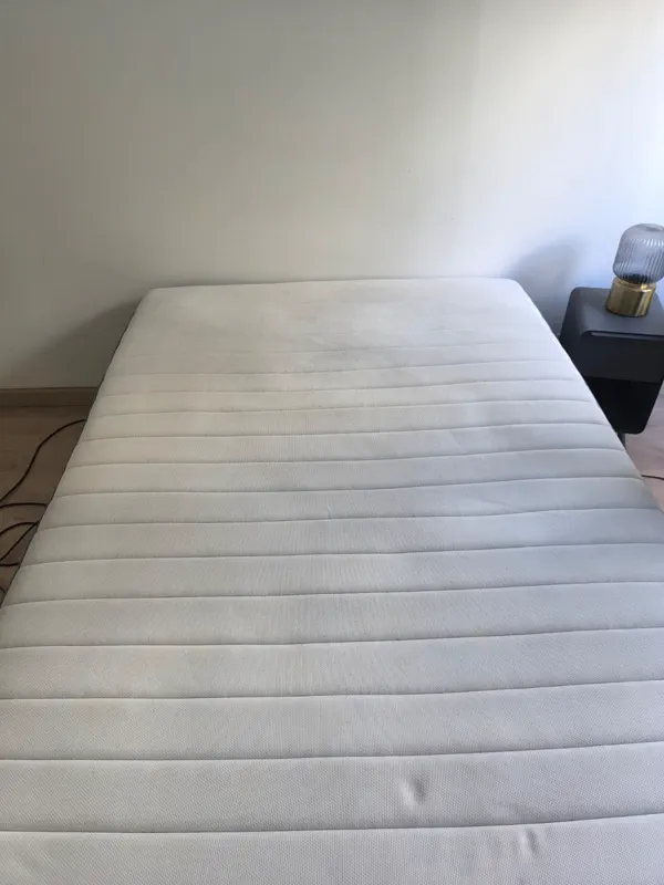 Le même matelas 1 place assaini après traitement